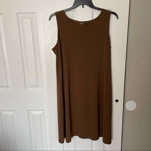 Sleeveless brown dress